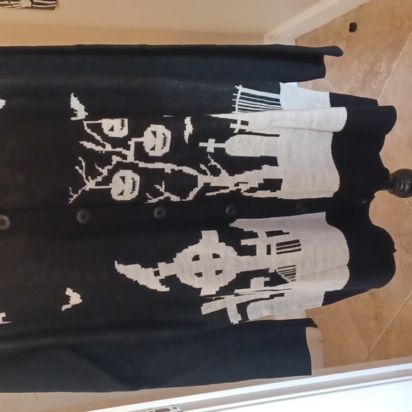 DOLLSKILL 2X TRICKZ N TREATZ BLACK/WHITE LONG-SLEEVED CARDIGAN BUTTON DOWN - Picture 4 of 16